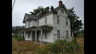 Abandoned Farm house untouched lots of antiques and items from 1940s1950s [upl. by Hcirdeirf]